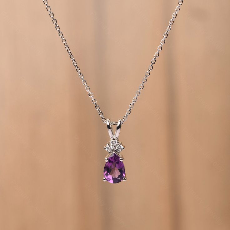 The Art of Layering: How to Style Multiple Pieces of Jewelry
