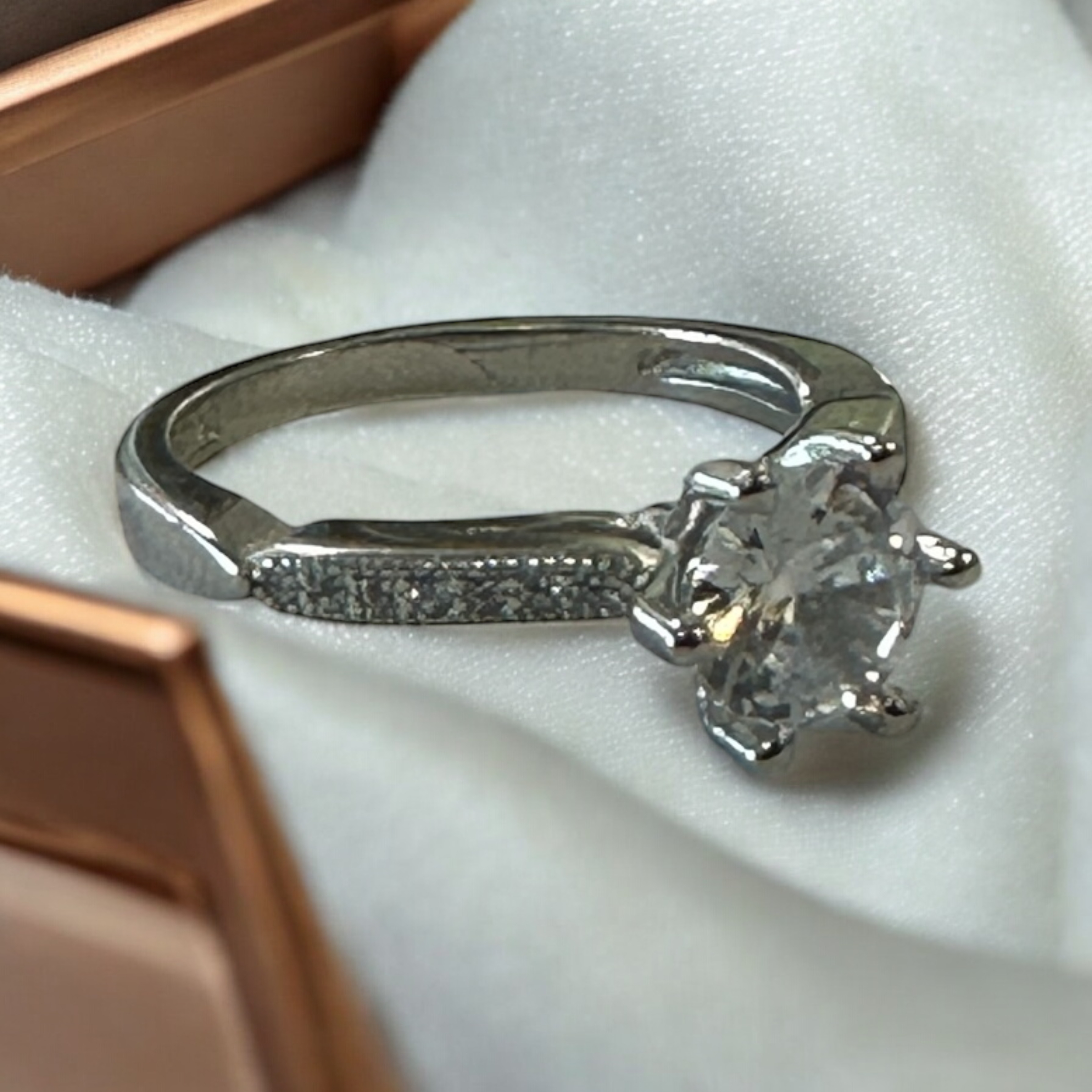 White Round Stone Silver Sterling 925 )